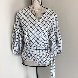 Max Studio Women‘s White Black VNeck Wrap Tie Around Blouse Puff Sleeves